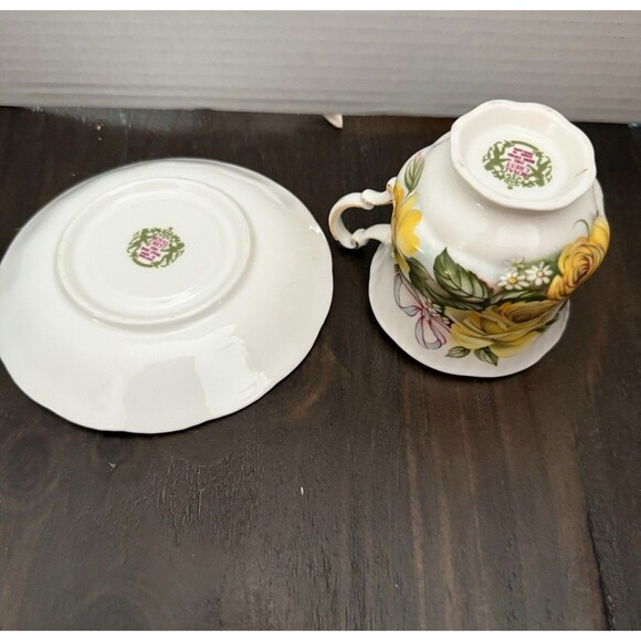 Vintage Royal Crest Standard Fine Bone China England Yellow Rose Cup and Saucer - Picture 5 of 7